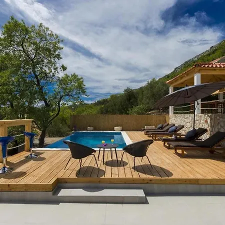 Calming Area With Infinity Pool Vila *