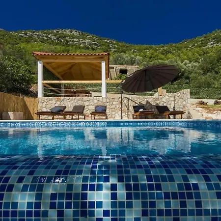 Vila Calming Area With Infinity Pool *