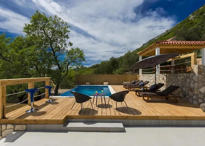 Calming Area With Infinity Pool Villa *