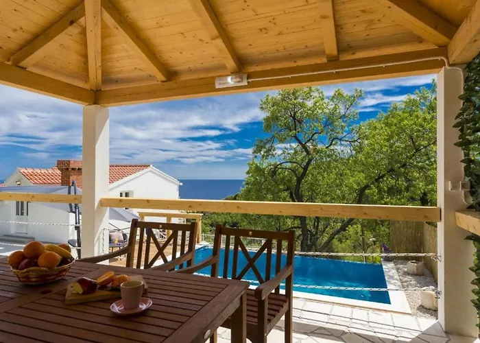 Calming Area With Infinity Pool *