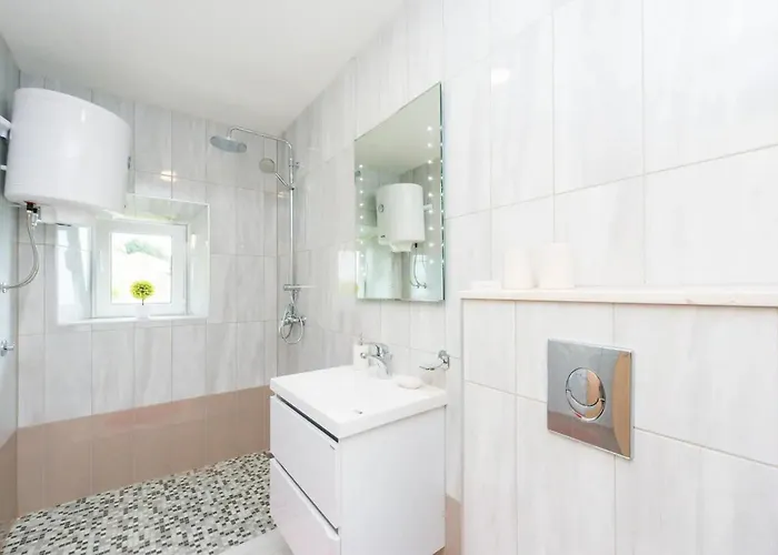 Villa Calming Area With Infinity Pool