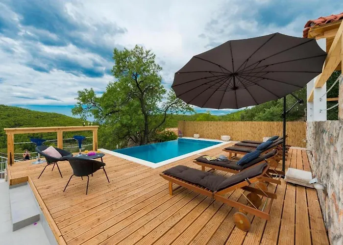 Calming Area With Infinity Pool *