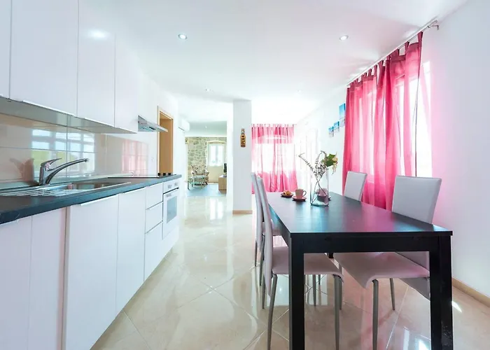 Villa Calming Area With Infinity Pool