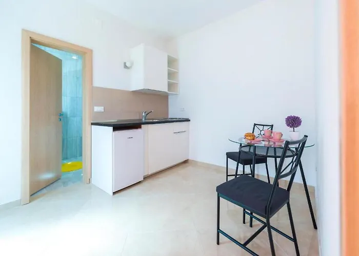 Villa Calming Area With Infinity Pool *