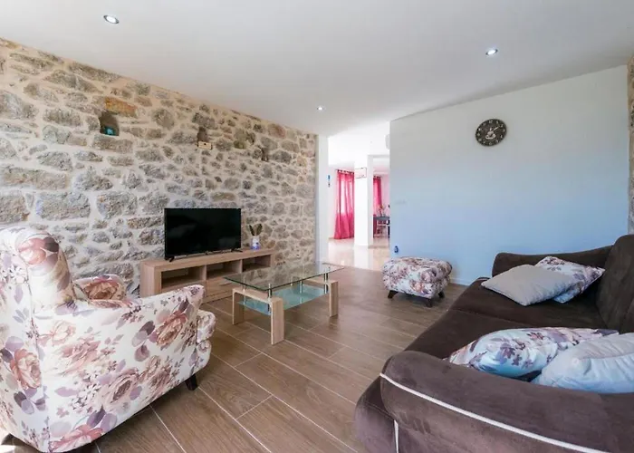 Calming Area With Infinity Pool *